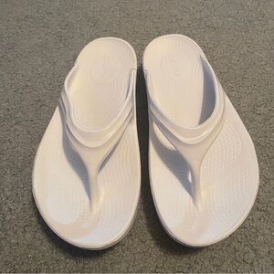 Oofos Original White Cushioned Flip Flops